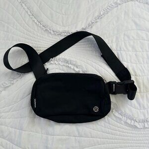 Lululemon Everywhere Belt Bag 1L